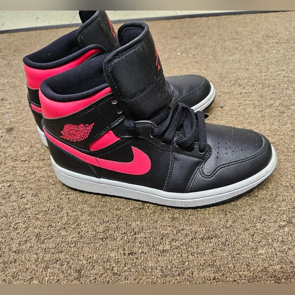 Size 7.5 - Jordan 1 Mid Siren Red 2021 - Picture 6 of 8